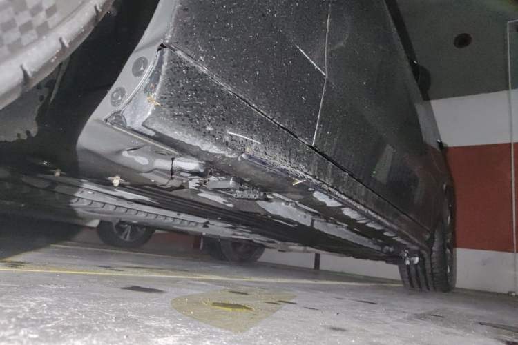 Used Mercedes-Benz C-Class AMG 2024 AMG C 43 4MATIC Chassis Front Left