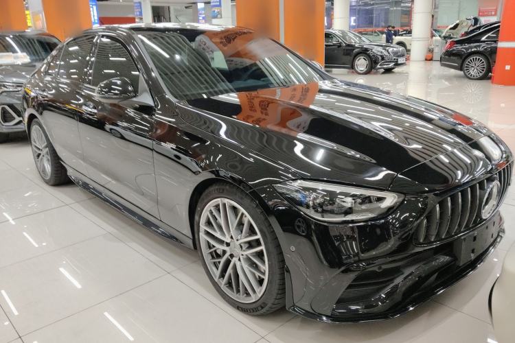 Used Mercedes-Benz C-Class AMG 2024 Facelift AMG C 43 4MATIC Front Right 45 Deg