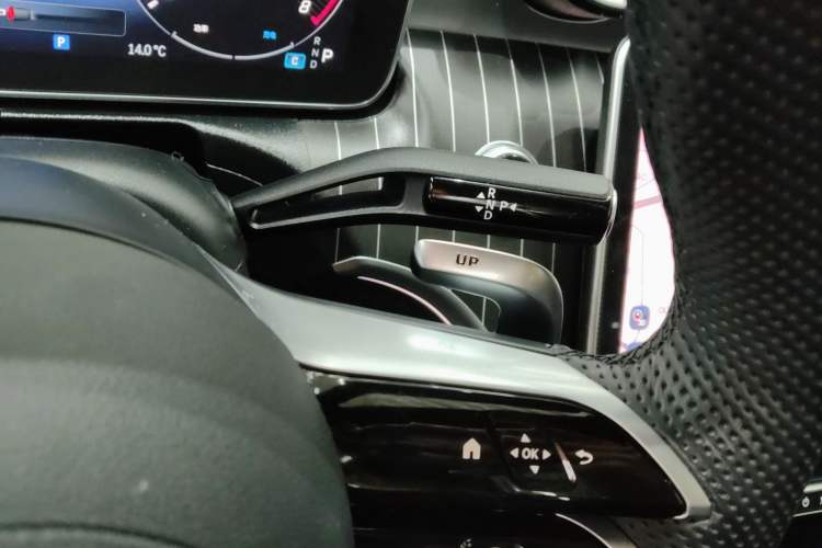 Used Mercedes-Benz C-Class AMG 2024 Facelift AMG C 43 4MATIC Gear Lever