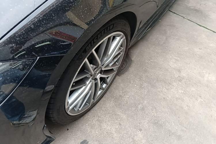 Used Mercedes-Benz C-Class AMG 2024 Facelift AMG C 43 4MATIC Left Front Wheel Hub