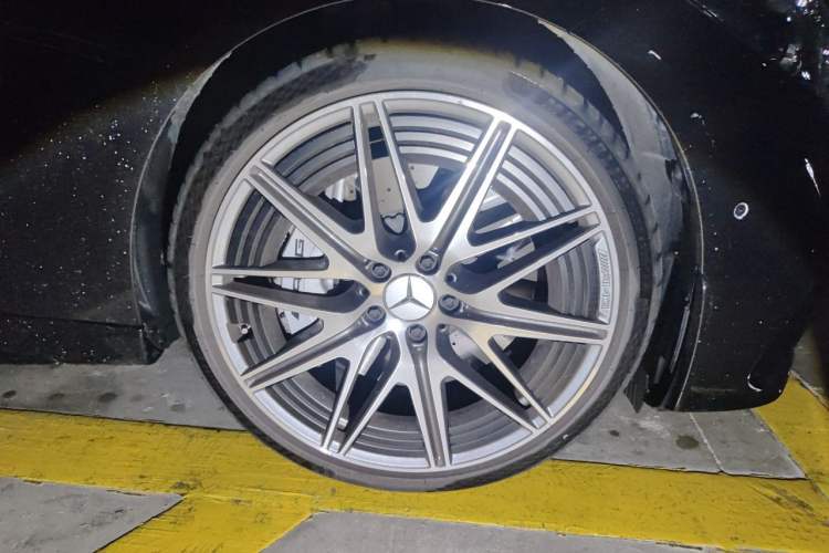 Used Mercedes-Benz C-Class AMG 2024 AMG C 43 4MATIC Right Front Wheel Hub