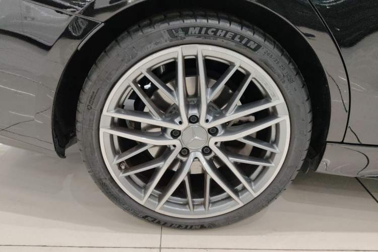Used Mercedes-Benz C-Class AMG 2024 Facelift AMG C 43 4MATIC Right Rear Wheel Hub