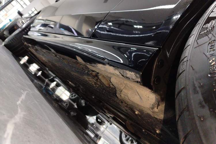 Used Mercedes-Benz C-Class AMG 2024 Facelift AMG C 43 4MATIC Right Side Sill