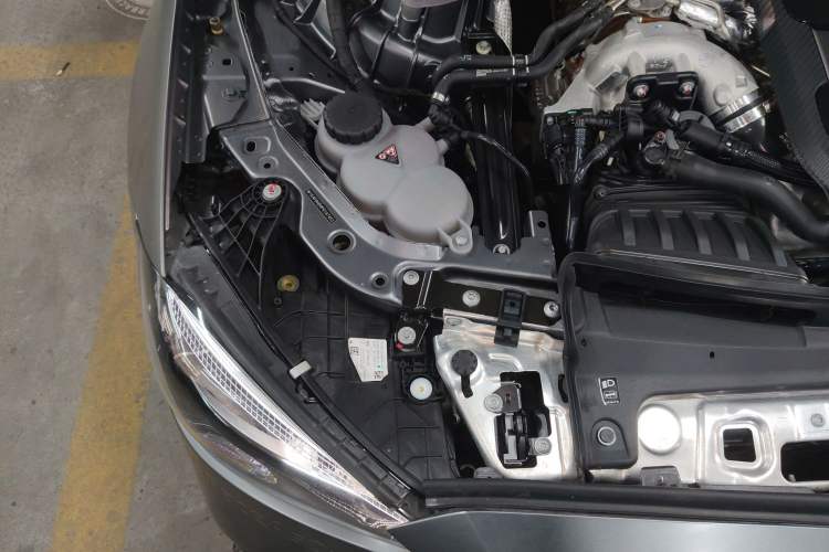 Used Mercedes-Benz C-Class AMG 2024 AMG C 43 4MATIC Special Edition Engine Bay Right