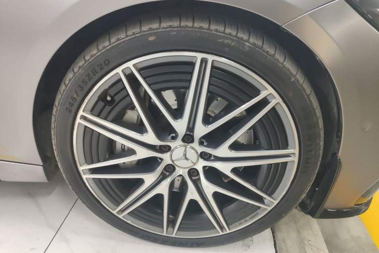 Used Mercedes-Benz C-Class AMG 2024 AMG C 43 4MATIC Right Front Wheel Hub