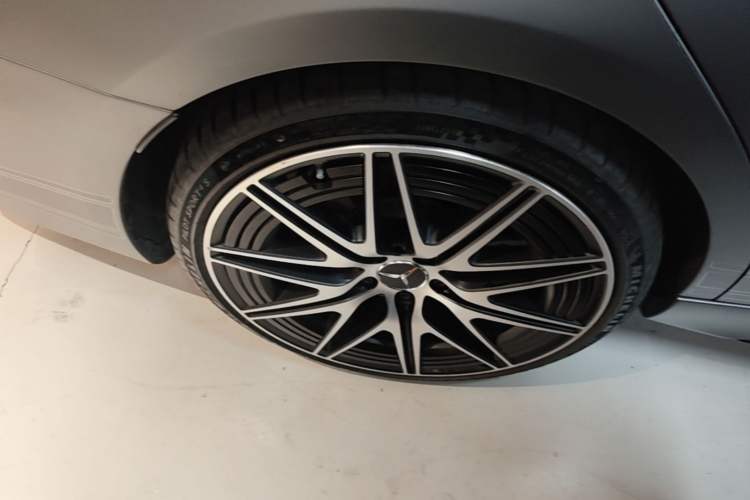 Used Mercedes-Benz C-Class AMG 2024 AMG C 43 4MATIC Special Edition Right Rear Wheel Hub