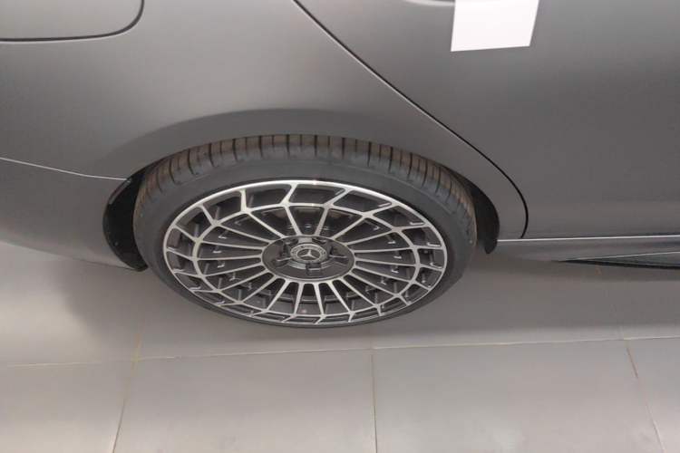 Used Mercedes-Benz C-Class AMG 2024 AMG C 43 4MATIC Special Edition Right Rear Wheel Hub