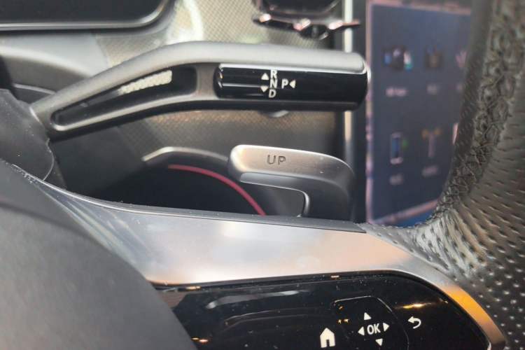 Used Mercedes-Benz C-Class AMG 2024 AMG C 43 4MATIC Gear Lever