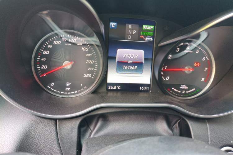 Used Mercedes-Benz C-Class New Energy 2016 C 350 eL Odometer Close Up