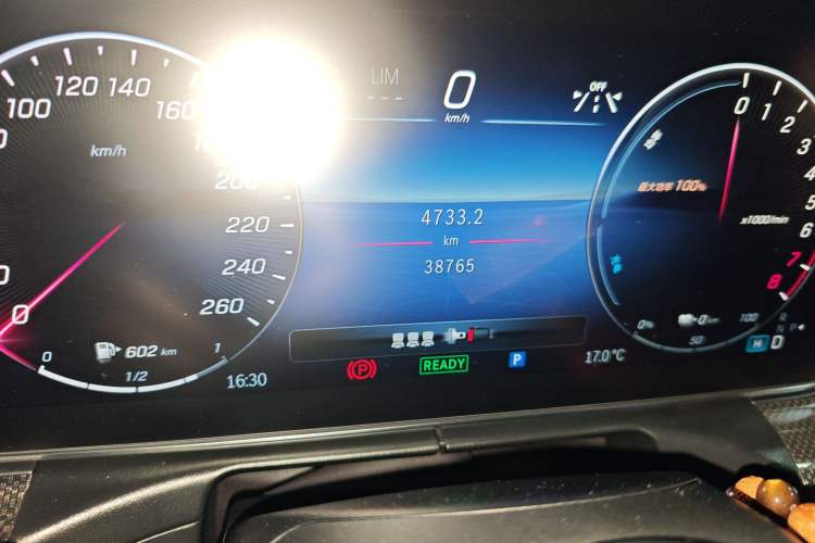 Used Mercedes-Benz C-Class New Energy 2023 C 350 eL Odometer Close Up