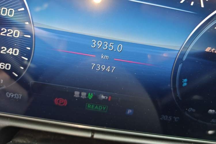 Used Mercedes-Benz C-Class New Energy 2023 Second Facelift C 350 eL Odometer Close Up