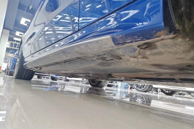 Used Mercedes-Benz C-Class New Energy 2023 C 350 eL Right Side Sill