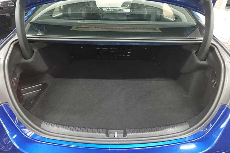 Used Mercedes-Benz C-Class New Energy 2023 C 350 eL Trunk