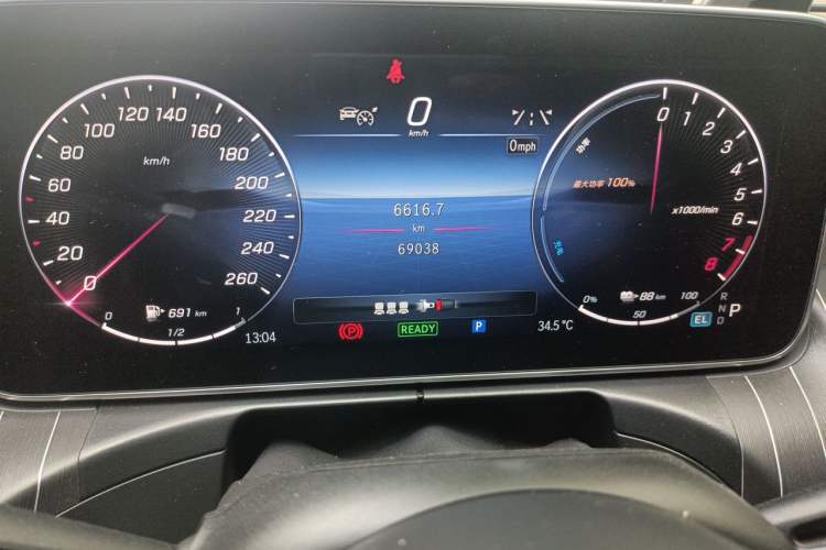 Used Mercedes-Benz C-Class New Energy 2023 Facelift C 350 eL Odometer Close Up