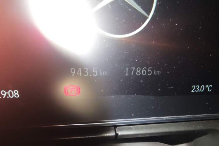 Used Mercedes-Benz C-Class New Energy 2023 C 350 eL Odometer Close Up