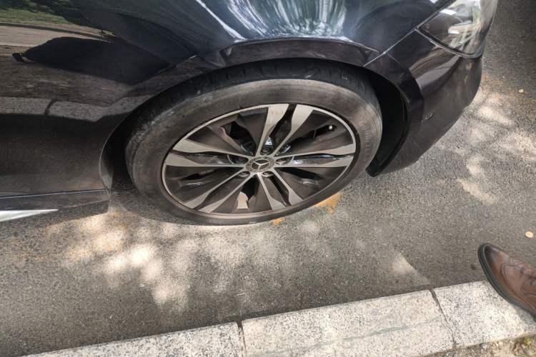 Used Mercedes-Benz C-Class New Energy 2023 Facelift C 350 eL Right Front Wheel Hub
