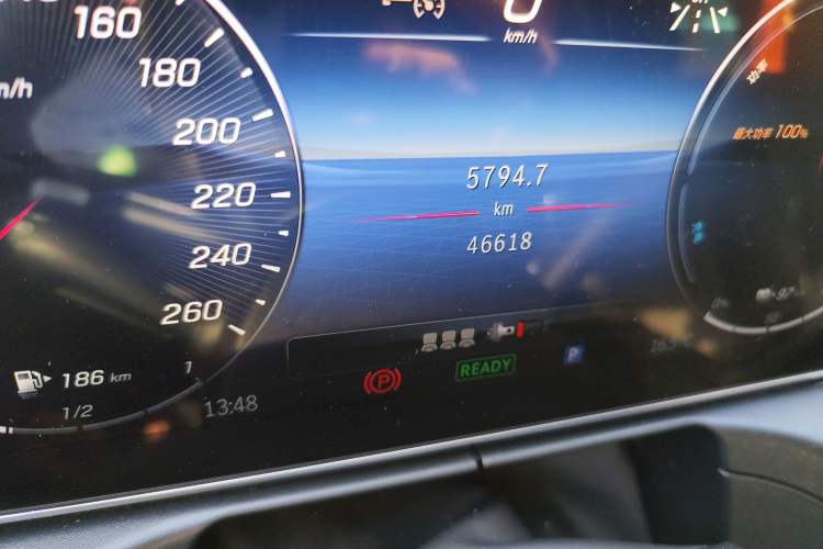 Used Mercedes-Benz C-Class New Energy 2023 C 350 eL Odometer Close Up