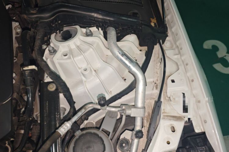 Used Mercedes-Benz C-Class New Energy 2023 Second Facelift C 350 eL Engine Bay Left