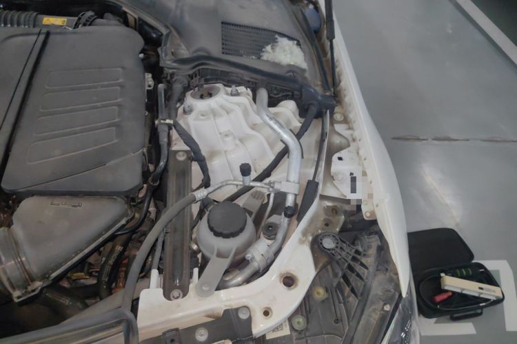 Used Mercedes-Benz C-Class New Energy 2023 C 350 eL Engine Bay Left