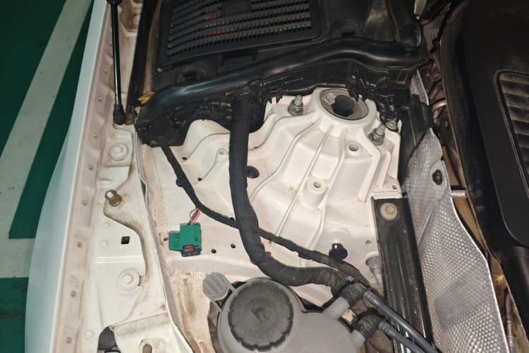 Used Mercedes-Benz C-Class New Energy 2023 Second Facelift C 350 eL Engine Bay Right