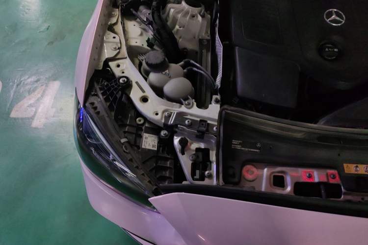 Used Mercedes-Benz C-Class New Energy 2023 C 350 eL Engine Bay Right