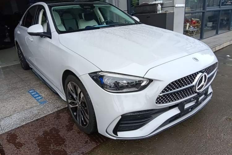 Used Mercedes-Benz C-Class New Energy 2023 Facelift C 350 eL Front Right 45 Deg