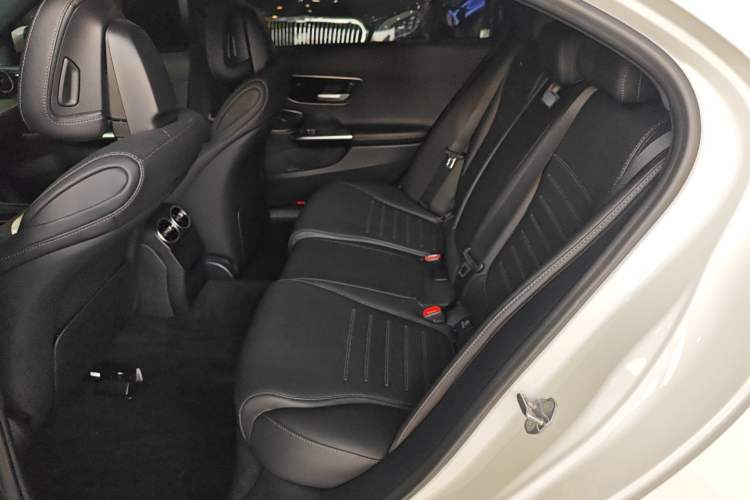 Used Mercedes-Benz C-Class New Energy 2023 Second Facelift C 350 eL Interior 4