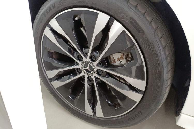 Used Mercedes-Benz C-Class New Energy 2023 Facelift C 350 eL Left Front Wheel Hub