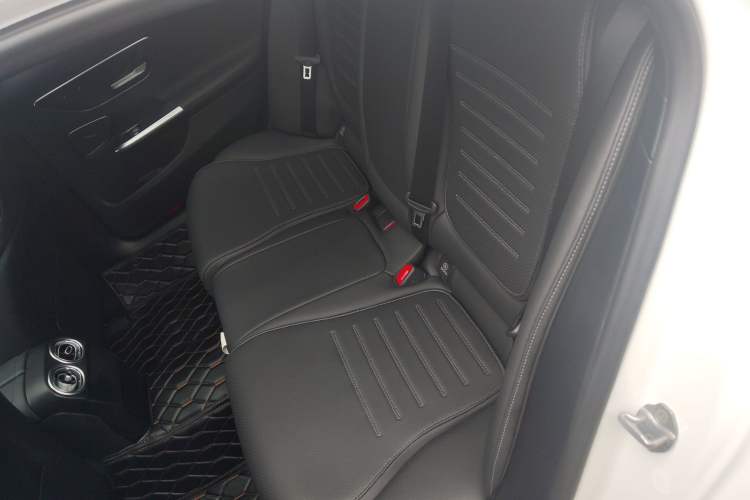 Used Mercedes-Benz C-Class New Energy 2023 C 350 eL Left Rear Seat