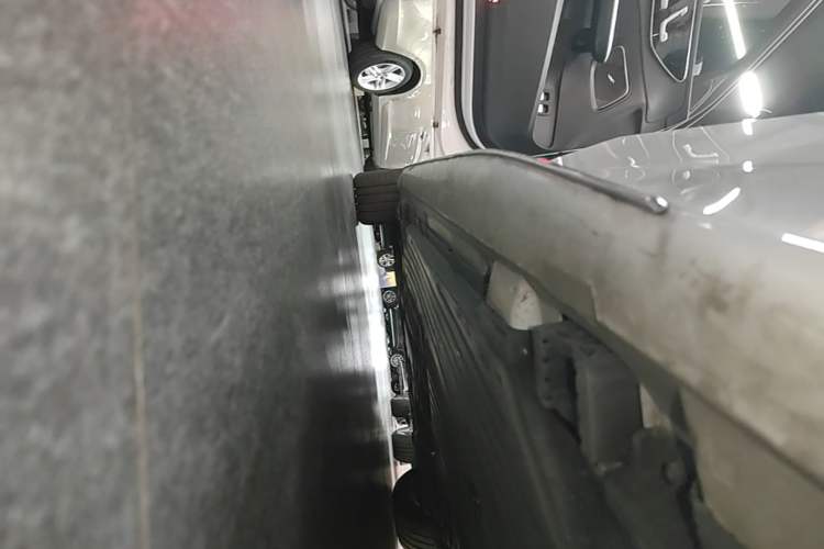 Used Mercedes-Benz C-Class New Energy 2023 C 350 eL Left Side Sill
