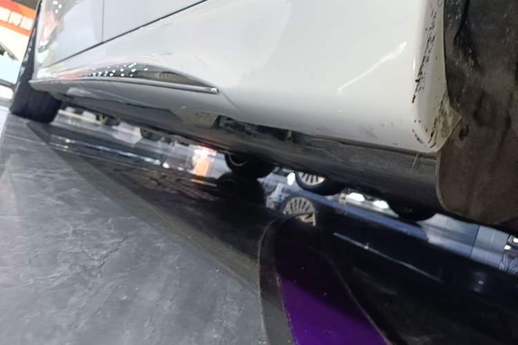 Used Mercedes-Benz C-Class New Energy 2023 Second Facelift C 350 eL Left Side Sill