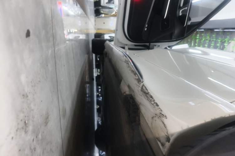 Used Mercedes-Benz C-Class New Energy 2023 C 350 eL Left Side Sill