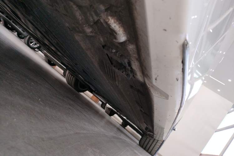 Used Mercedes-Benz C-Class New Energy 2023 C 350 eL Left Side Sill