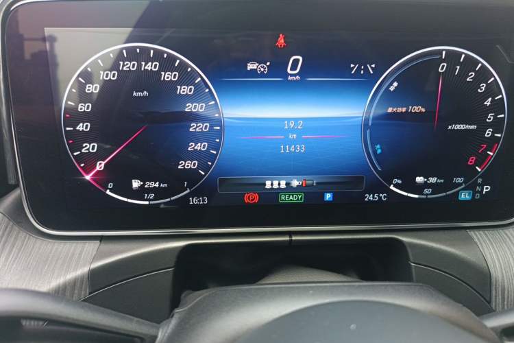 Used Mercedes-Benz C-Class New Energy 2023 C 350 eL Odometer Close Up