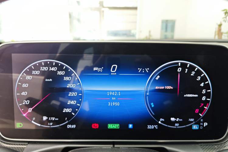 Used Mercedes-Benz C-Class New Energy 2023 Facelift C 350 eL Odometer Close Up