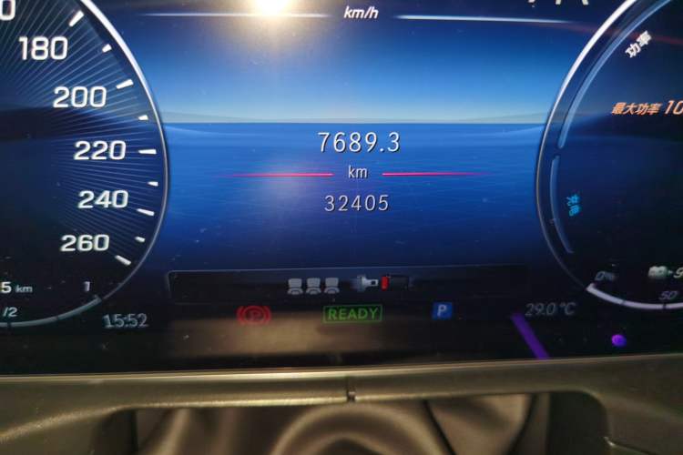 Used Mercedes-Benz C-Class New Energy 2023 C 350 eL Odometer Close Up