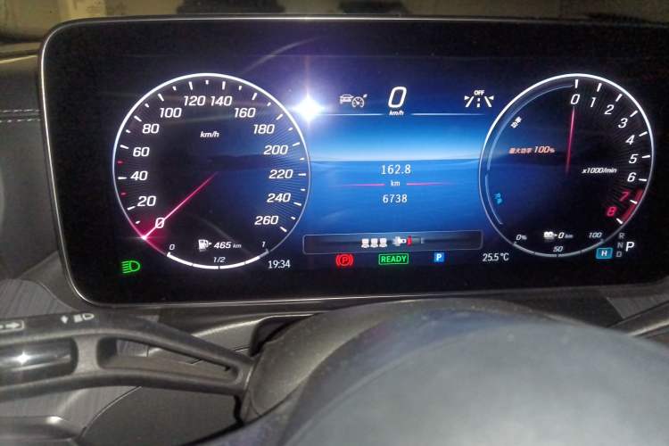Used Mercedes-Benz C-Class New Energy 2023 Second Facelift C 350 eL Odometer Close Up