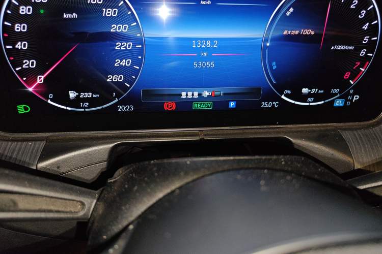 Used Mercedes-Benz C-Class New Energy 2023 C 350 eL Odometer Close Up