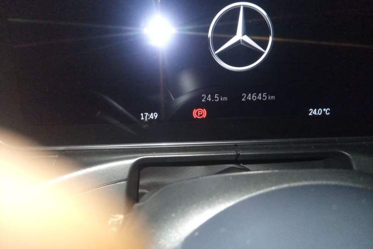 Used Mercedes-Benz C-Class New Energy 2023 Facelift C 350 eL Odometer Close Up