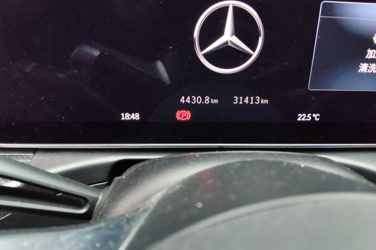 Used Mercedes-Benz C-Class New Energy 2023 C 350 eL Odometer Close Up