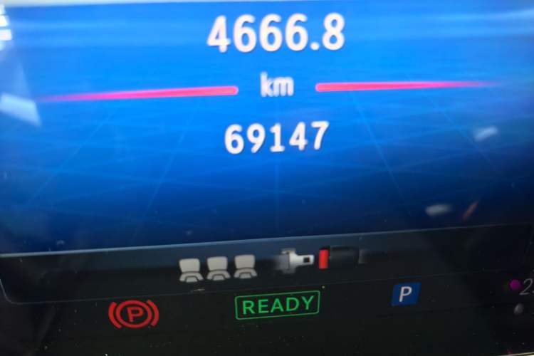 Used Mercedes-Benz C-Class New Energy 2023 C 350 eL Odometer Close Up