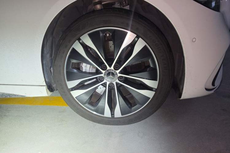 Used Mercedes-Benz C-Class New Energy 2023 C 350 eL Right Front Wheel Hub