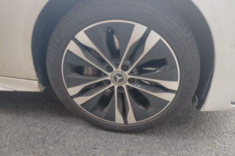Used Mercedes-Benz C-Class New Energy 2023 Second Facelift C 350 eL Right Front Wheel Hub