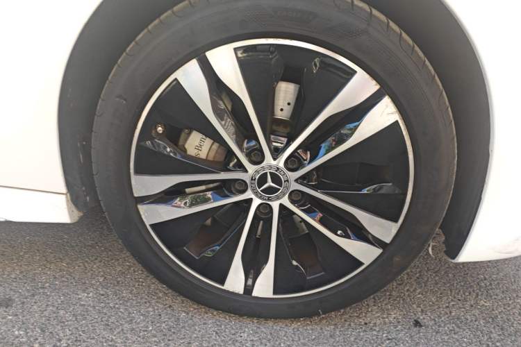 Used Mercedes-Benz C-Class New Energy 2023 Second Facelift C 350 eL Right Front Wheel Hub