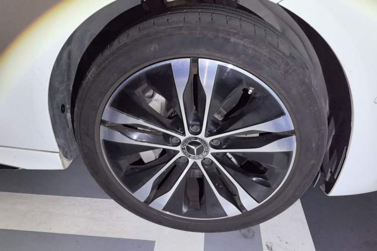 Used Mercedes-Benz C-Class New Energy 2023 Second Facelift C 350 eL Right Front Wheel Hub