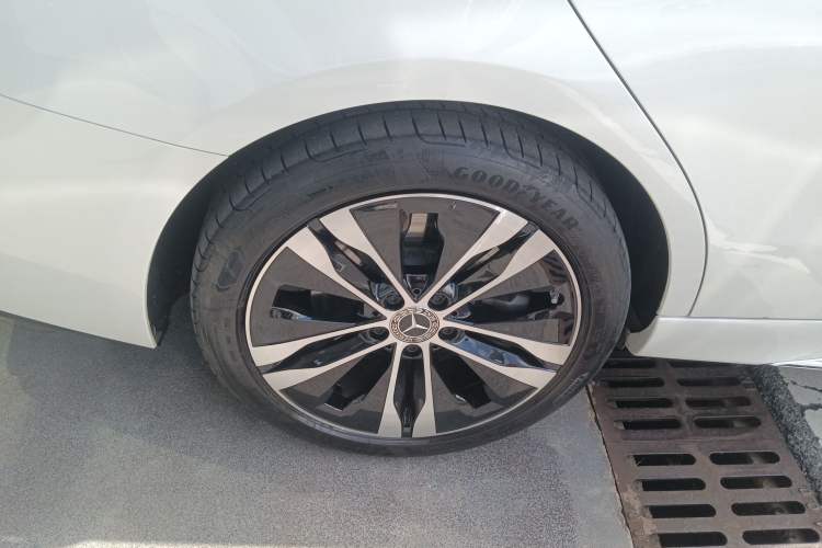 Used Mercedes-Benz C-Class New Energy 2023 Second Facelift C 350 eL Right Rear Wheel Hub