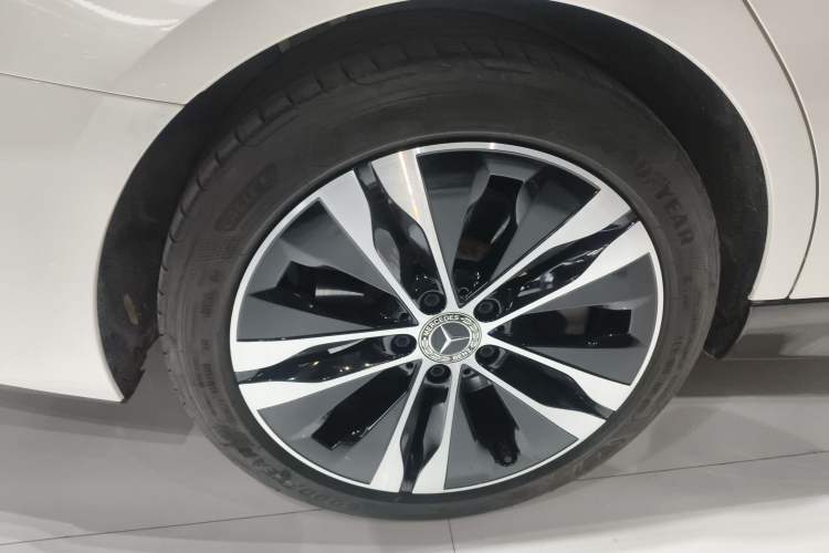 Used Mercedes-Benz C-Class New Energy 2023 Second Facelift C 350 eL Right Rear Wheel Hub