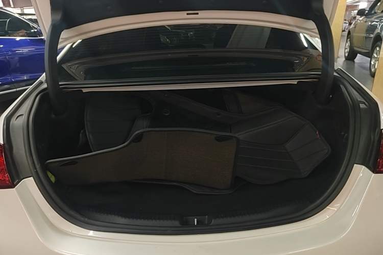 Used Mercedes-Benz C-Class New Energy 2023 C 350 eL Trunk