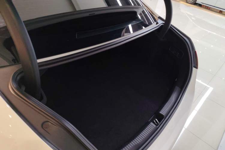 Used Mercedes-Benz C-Class New Energy 2023 C 350 eL Trunk