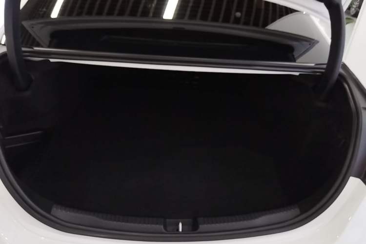Used Mercedes-Benz C-Class New Energy 2023 C 350 eL Trunk